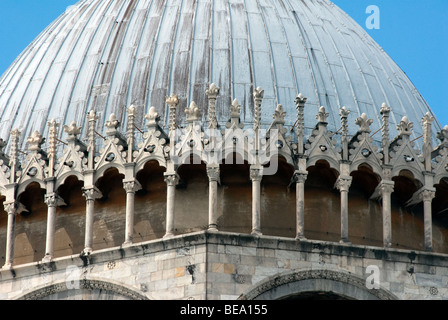 La cupola del Duomo di Pisa con tetto in piombo Foto Stock