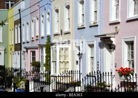 Colorate case a schiera, Bywater Street, Chelsea, Royal Borough di Kensington e Chelsea, London, England, Regno Unito Foto Stock