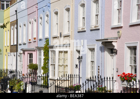 Colorate case a schiera, Bywater Street, Chelsea, Royal Borough di Kensington e Chelsea, London, England, Regno Unito Foto Stock