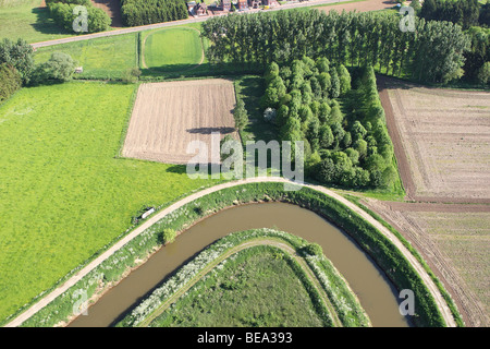 I campi, praterie e area boschiva lungo il fiume Demer dall'aria, valle di Demer, Belgio Foto Stock