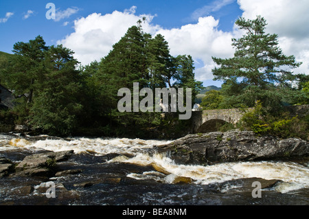 Dh Falls of Dochart KILLIN STIRLINGSHIRE cascate del fiume Fiume rapids Dochart cade e Killin bridge Foto Stock