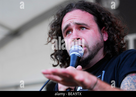 Lead singer Nick Taylor-Stokes della banda Vallenbrosa performing live a Butserfest 2009, Queen Elizabeth Country Park... Foto Stock