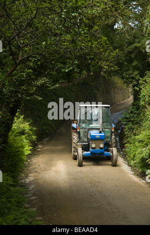 Dh collina Porto Porto MASELINE SARK isola il trattore e rimorchio passeggeri scendendo la collina di porto Foto Stock