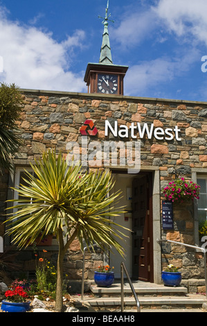 Dh villaggio di SARK SARK isola isola NatWest bank building e la torre dell orologio Foto Stock