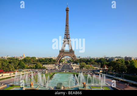 Torre Eiffel Parigi e giardini Trocadero, Francia