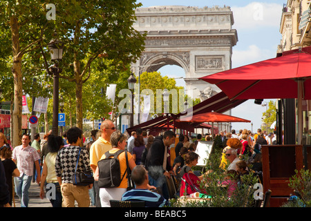 Caffè sugli Champs Elysees di Parigi Foto Stock