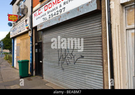 Imbarcati vuoto fino a TV Shop in Newport South Wales UK Foto Stock