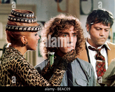 TOMMY - 1975 film di Hemdale con da sinistra: Ann-Margret, Roger Daltrey e Oliver Reed Foto Stock