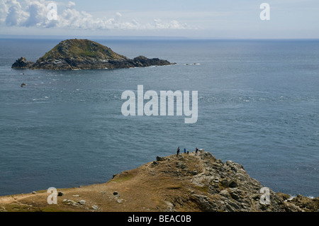 Dh Baleine Bay poco SARK SARK Island Tourist famiglia sul promontorio meridionale Foto Stock