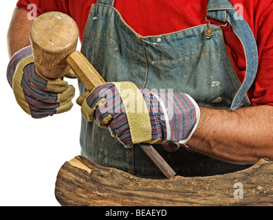 Dettaglio dello scultore al lavoro isolato su bianco Foto Stock