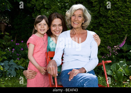 Ritratto di una donna con la figlia e la nipote Foto Stock