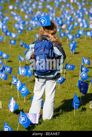 Bambina con una bandiera nel suo pelo sul mondo bambini del giorno, Essen, Germania Foto Stock