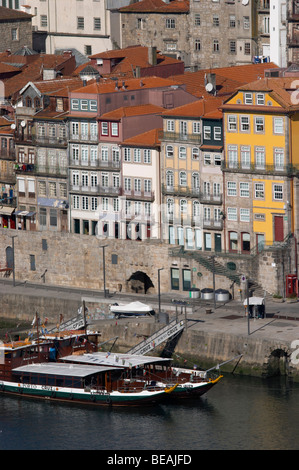 Il passeggero ferry boat Cais da Ribeira Porto Portogallo Foto Stock