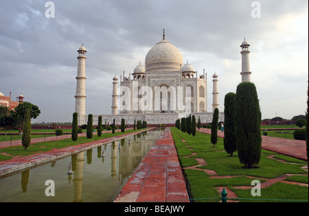 Taj Mahal mausoleo in agra india anteriore vista classica Foto Stock