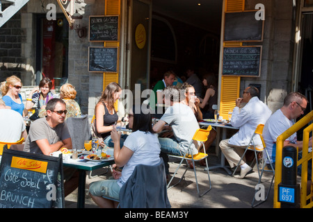 Cafe su Rue St Dennis a Montreal in Canada Foto Stock