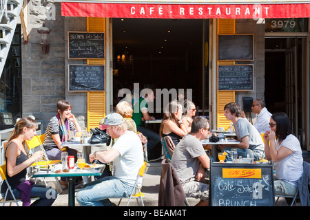 Cafe su Rue St Dennis a Montreal in Canada Foto Stock