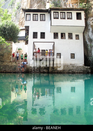 La Bosnia ed Erzegovina, Blagaj, XVI secolo Tekija, Dervish monastero sul fiume Buna. Circa 15km a sud-est di Mostar. Foto Stock