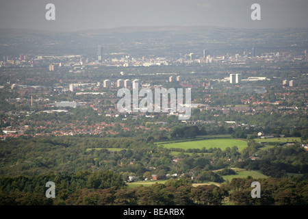 East Cheshire vista aerea guardando a nord-ovest verso la Greater Manchester dal sentiero Gritstone vicino Sponds Hill. Foto Stock