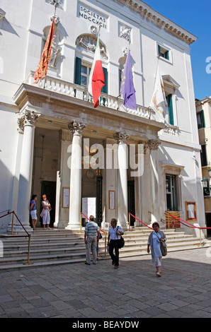 La parte anteriore della Fenicie Teatro / Teatro La Fenice, Venezia, Italia Foto Stock