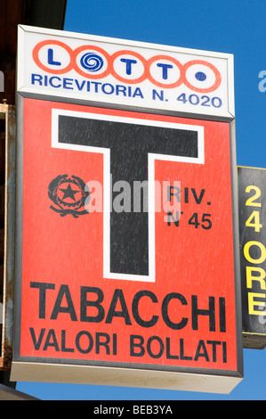 Segno per un tabaccaio a Lido di Camaiore, Riviera Toscana, Toscana, Italia Foto Stock