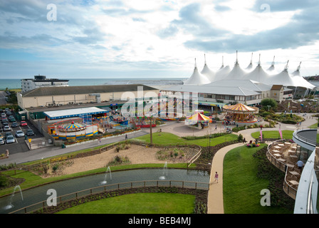 Alta Vista di Butlins Bognor Regis con luna park Foto Stock