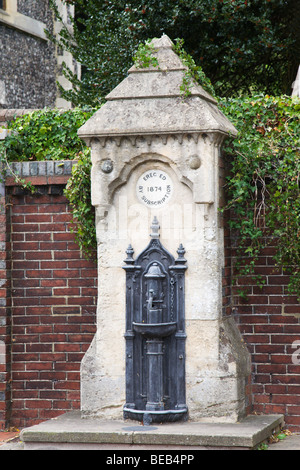 Un vecchio "Fontana rinking' in 'frati a piedi", Lewes, Sussex, Inghilterra, Regno Unito. Foto Stock