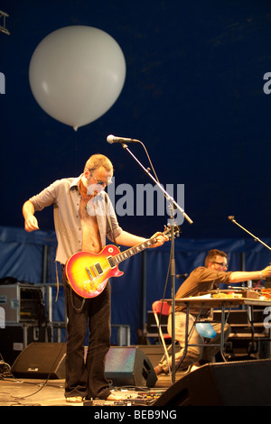 Torta Granium effettuando al Green Man festival 2009. Glanusk Park, Crickhowell, Galles Foto Stock