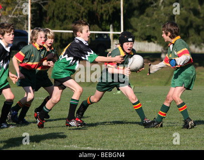 I ragazzi giocare a rugby union in Nuova Zelanda Foto Stock