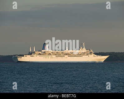 La nave di crociera Thomson Spirit lasciando Southampton Regno Unito Foto Stock