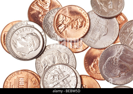 Monete metalliche isolate su un puro sfondo bianco Foto Stock