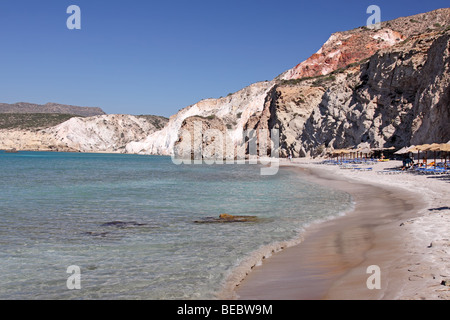 La bellissima spiaggia di Firiplaka nell isola di Milos, Grecia Foto Stock