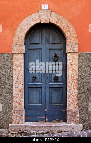 Sportello anteriore a casa a Limone sul Garda, Lombardi Italia Foto Stock
