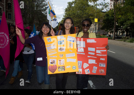 Il primo Harlem Scienza Parade marche per le strade di Harlem in New York Foto Stock