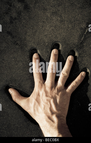 Persona della mano su una handprint Foto Stock