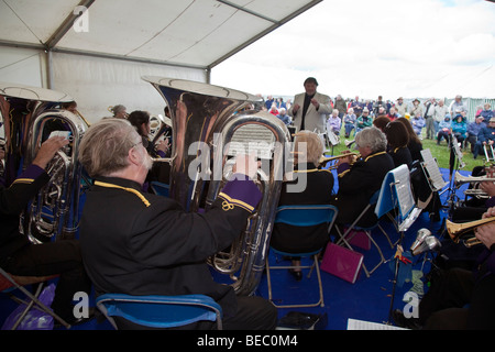 Il Leyburn brass band, Wensleydale Agricultural Show tenutosi all inizio di settembre nei pressi di Leyburn, North Yorkshire Foto Stock