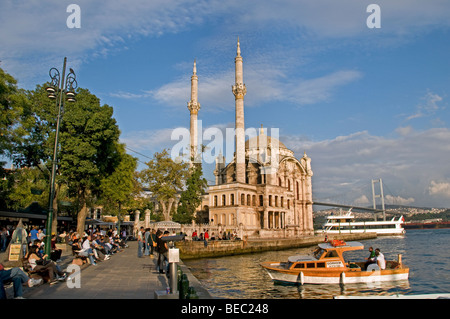 Istanbul Turchia turco Moschea Ortakoy Camii islam Bosforo Foto Stock