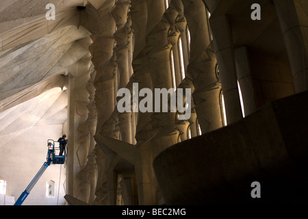 All'interno la Sagrada Familia di Barcellona Foto Stock