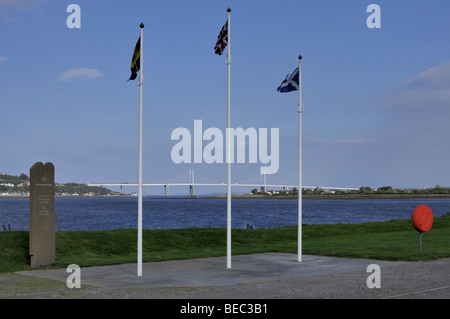 Vista dal mare di serrature del Caledonian Canal su Beauly Firth e Kessock Bridge Foto Stock