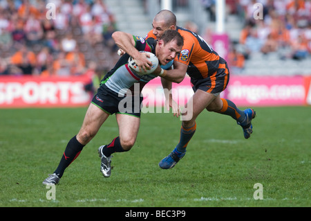 Hull KR Ben Galea si blocca su di arlecchini' di Danny Orr durante un Engage Super League a Twickenham Stoop Foto Stock