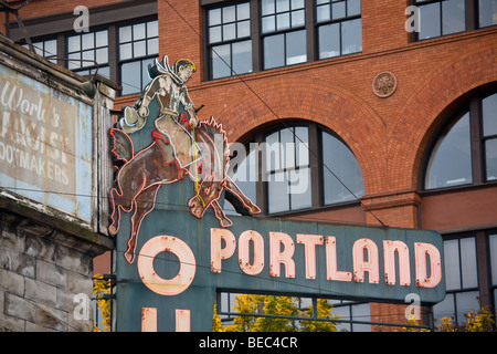 Neon segno cowboy di Portland, Oregon, Stati Uniti d'America Foto Stock