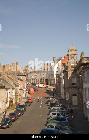 Hotel a Berwick On Tweed Northumberland England Regno Unito guardando giù su edifici in stile georgiano dalle mura della città Foto Stock