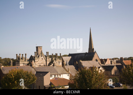 Hotel a Berwick On Tweed Northumberland England Regno Unito cercando in tutta la città di tetti con il campanile della Chiesa di Scozia e Burgh Uffici Foto Stock