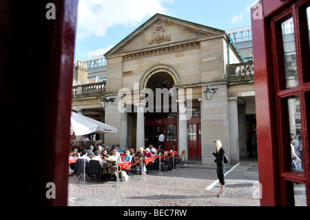 Ristorante esterno, Covent Garden Piazza, Covent Garden, la City of Westminster, Londra, Inghilterra, Regno Unito Foto Stock