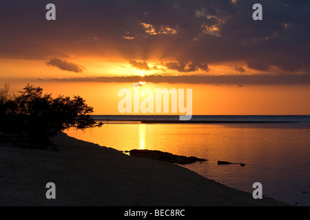 Paesaggio panoramico. Tramonto a Gili Meno isola. Lombok, Indonesia. Il Sud Est asiatico Foto Stock