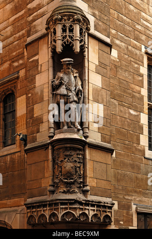 Scultura di Thomas Gresham su un angolo, 1519-1597, economista britannico, Cambridge, Cambridgeshire, England, Regno Unito, Euro Foto Stock