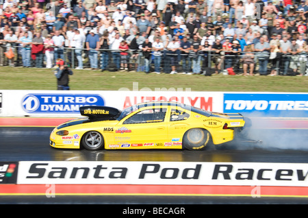 FIA Pro Stock dragster pilotato da Kenneth Soderstrom FIA European Drag Racing Championship finali a Santa Pod, Inghilterra Foto Stock