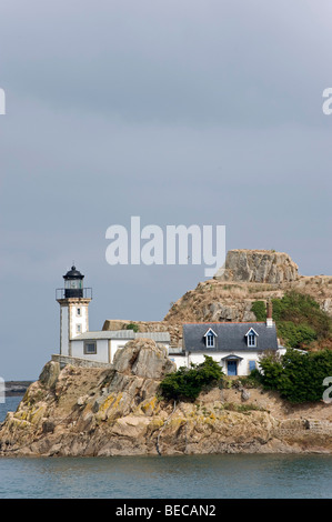 Faro sull isola Louët isola nella baia di Morlaix, Finisterre, Bretagna, Francia, Europa Foto Stock