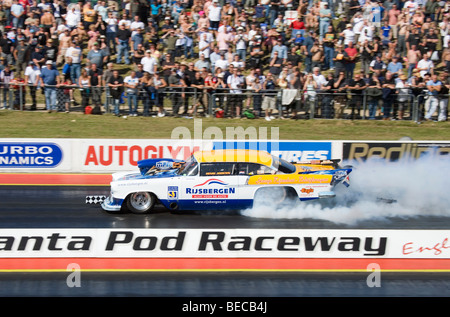 FIA/MSA Pro Mod dragster pilotato da Henri Joosten presso la FIA European Drag Racing Championship finali a Santa Pod, Inghilterra Foto Stock