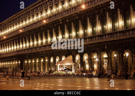 L'Italia, Venezia, Piazza San Marco durante la notte Foto Stock