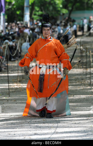 Archer durante la processione dalla montagna Hie al santuario Shimogamo, fine del cerimoniale atti, Kyoto, Giappone, Asia Foto Stock